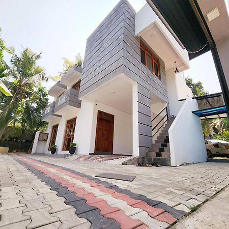 The Elegance Hotell Kalutara Exteriör bild